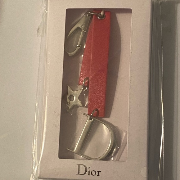 NIB Signature D Logo Keychain - Picture 9 of 10